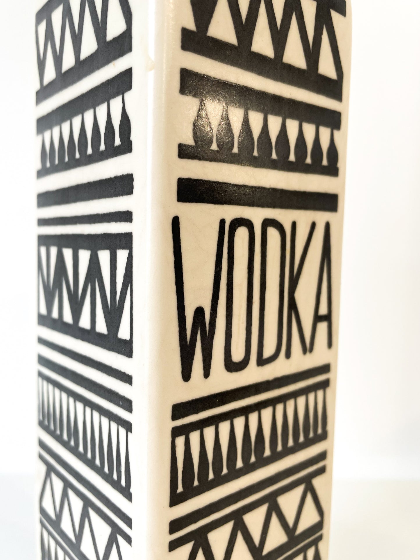 Bouteille à Décor Géométrique